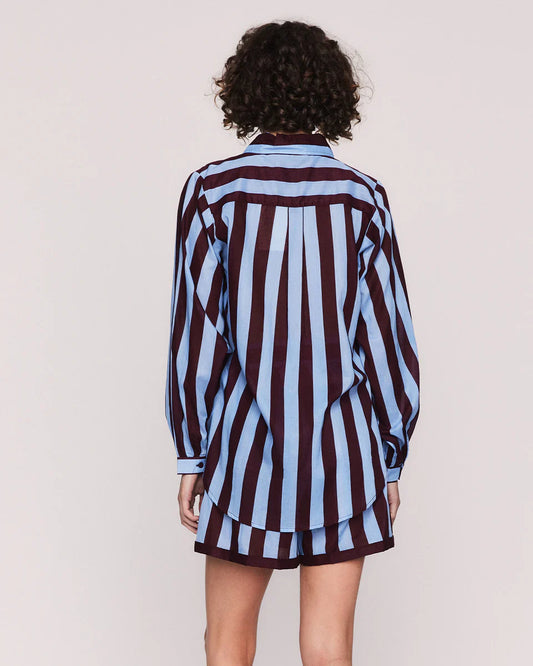 Casual and fashionable striped shirt